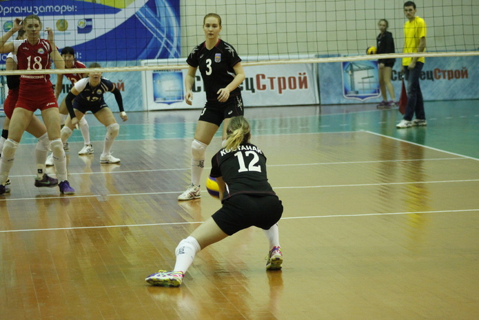 Девушки с мячом (+фото)