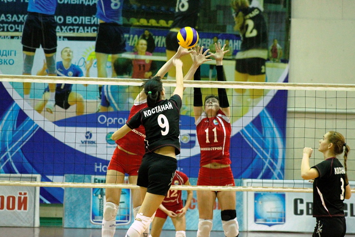 Девушки с мячом (+фото)