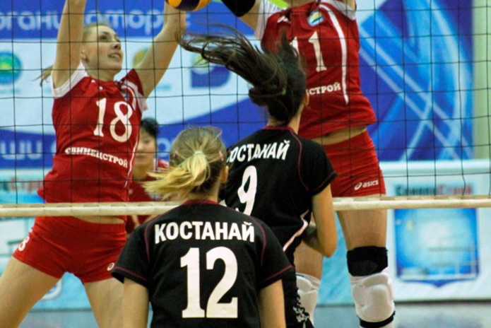 Девушки с мячом (+фото)