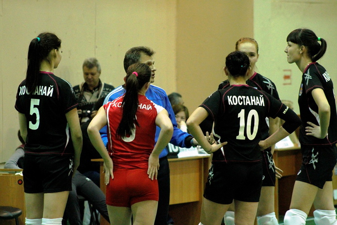 Девушки с мячом (+фото)