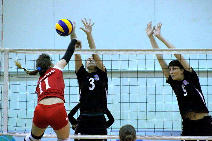 Девушки с мячом (+фото)