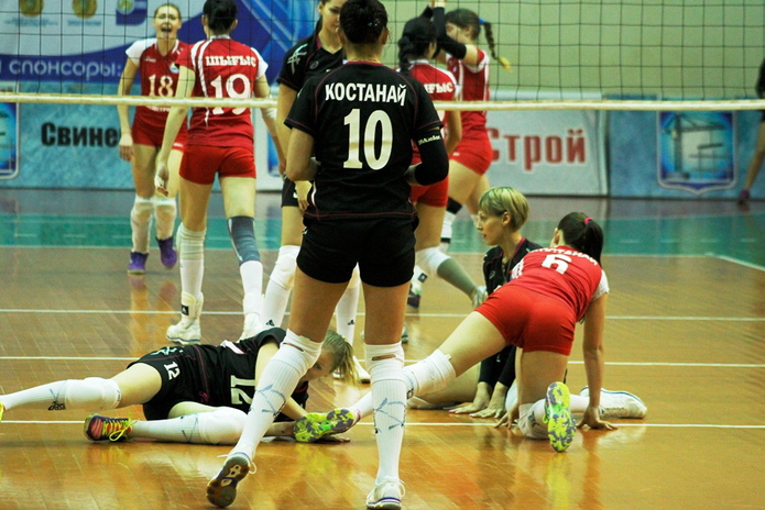 Девушки с мячом (+фото)