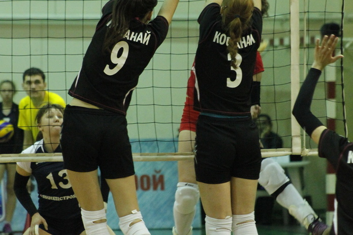 Девушки с мячом (+фото)