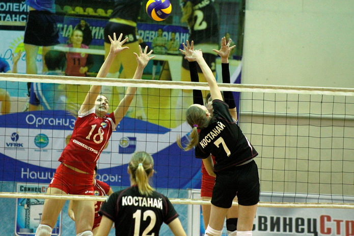 Девушки с мячом (+фото)