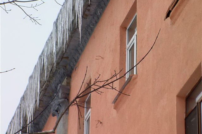 Где висит угроза