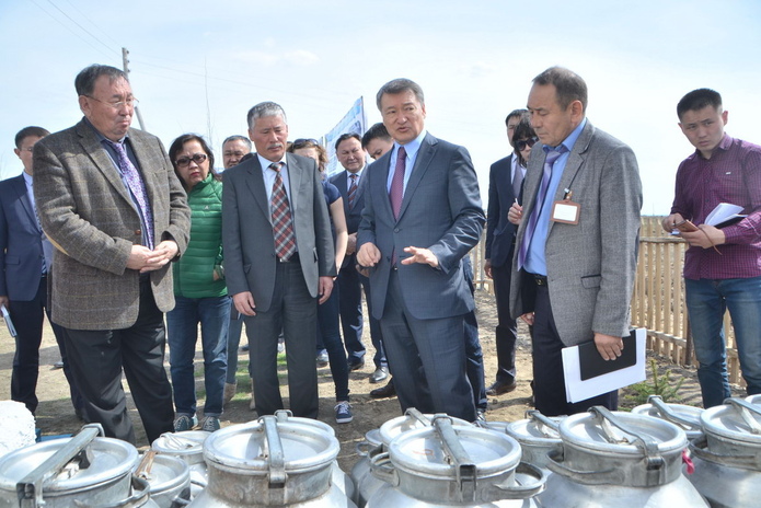 Молоко принимают