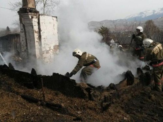 Пожар в трех домах