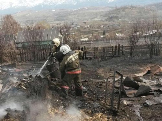 Пожар в трех домах