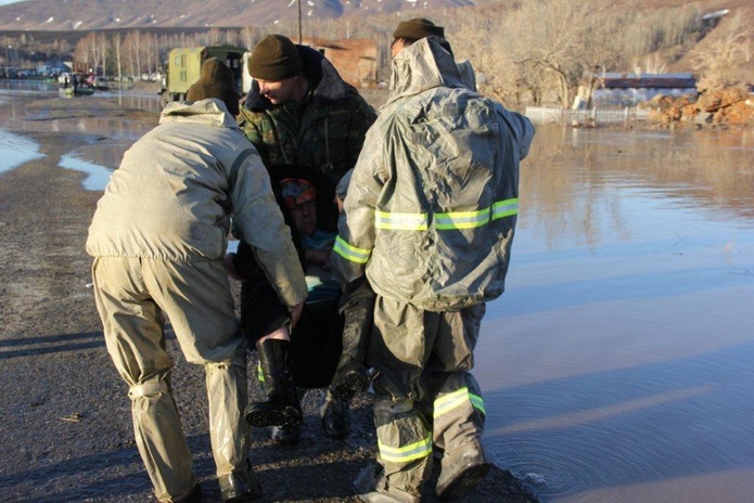 Выносили на руках (+фото, видео)