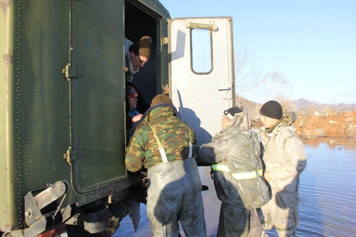 Выносили на руках (+фото, видео)