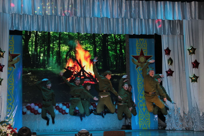 Когда поют солдатам