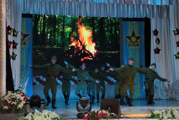 Когда поют солдатам