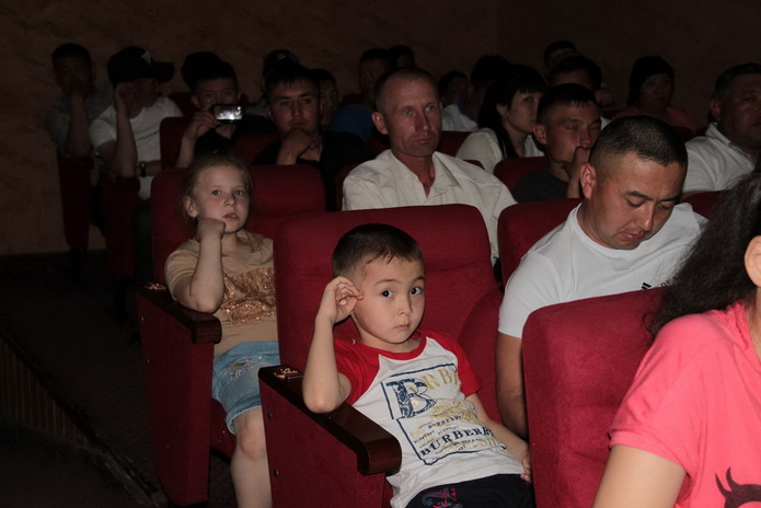 Когда поют солдатам