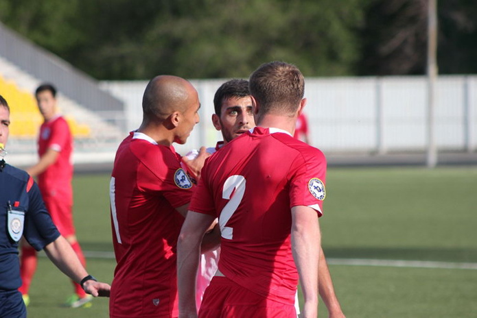 Идут синхронно