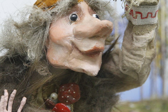 Пряли поздно вечерком