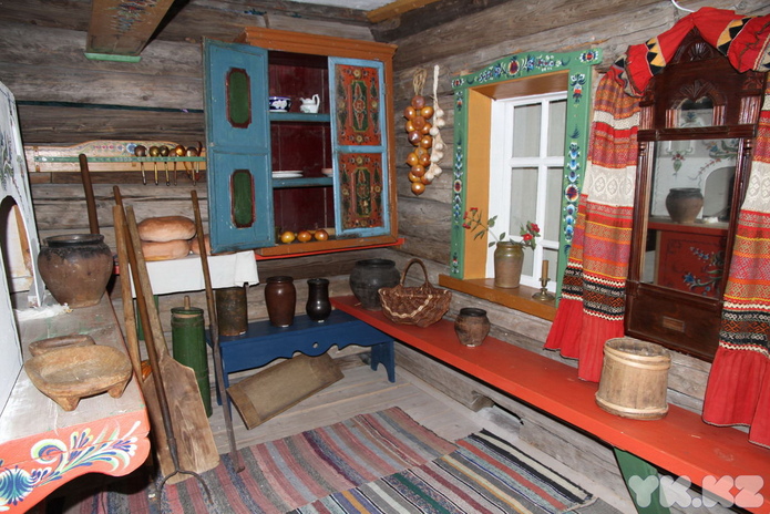 Пряли поздно вечерком