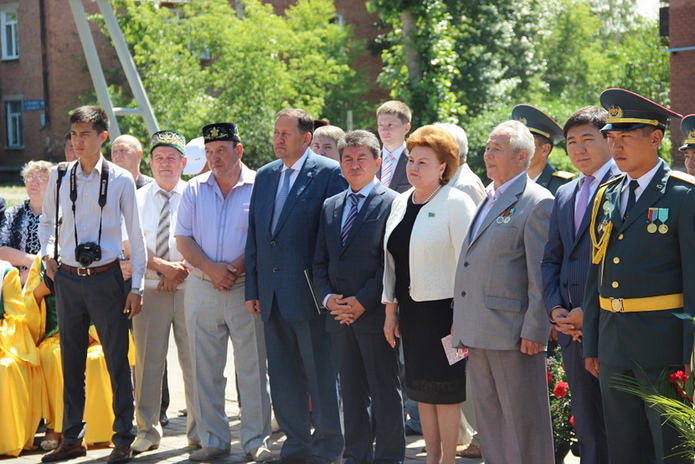 Герой – народу, народ – герою