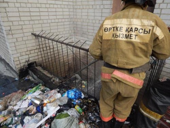 Накидали мусор