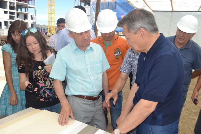 Стройка идёт