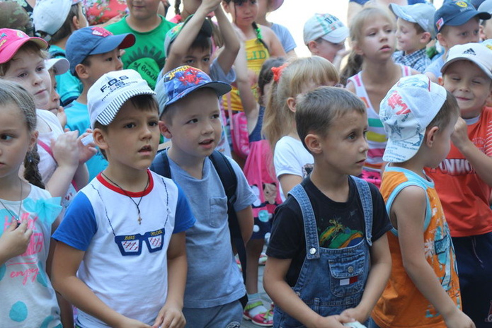 Начали праздновать