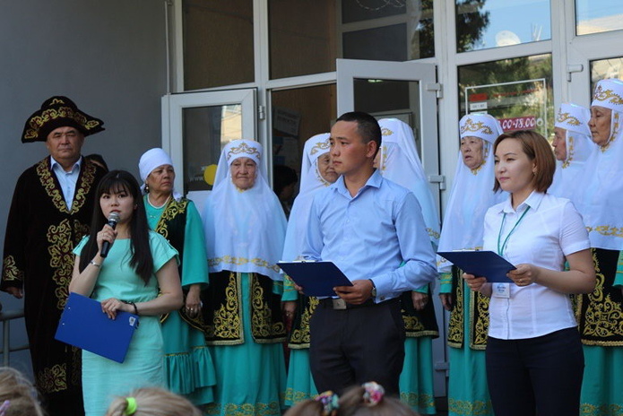 Начали праздновать