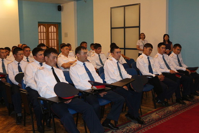 Начали праздновать