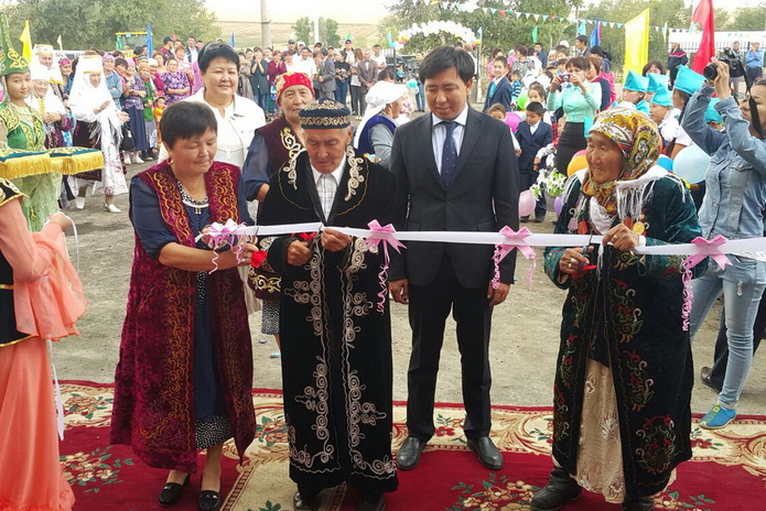 Сдали школу