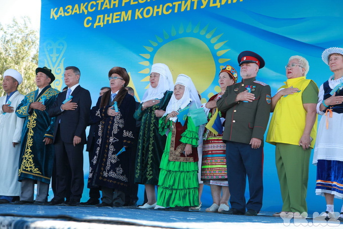 Все празднуют (+фото)