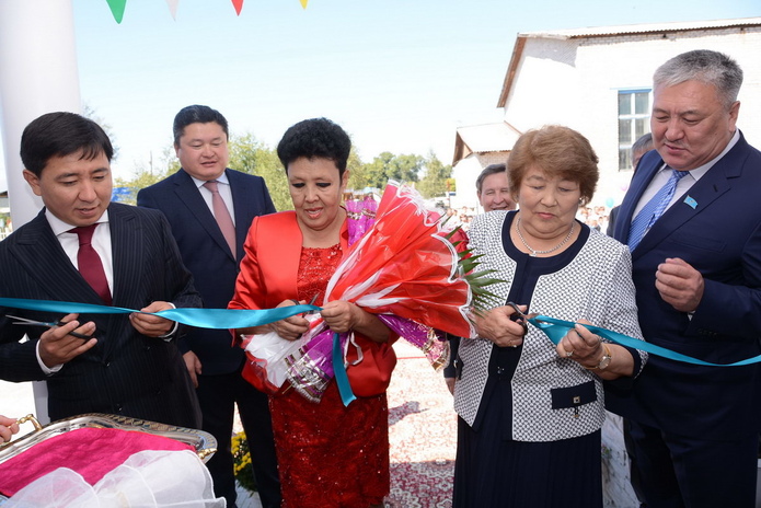 В новые школы