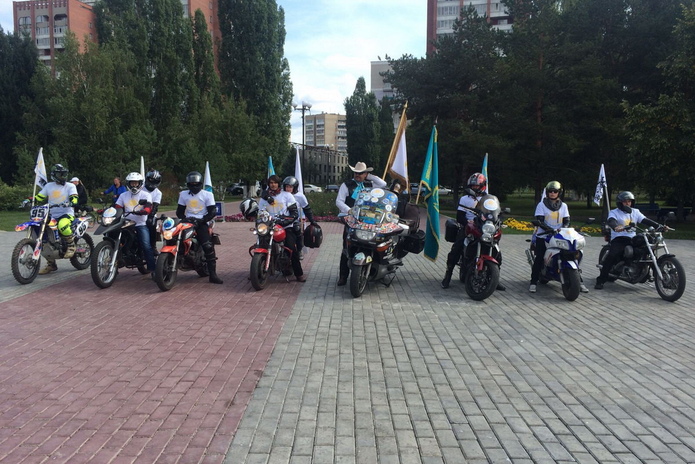 Город встретил знамя