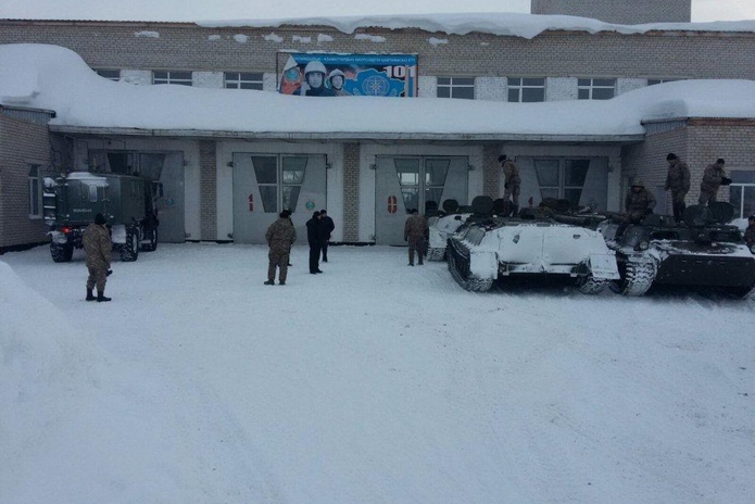 Применяют военную технику