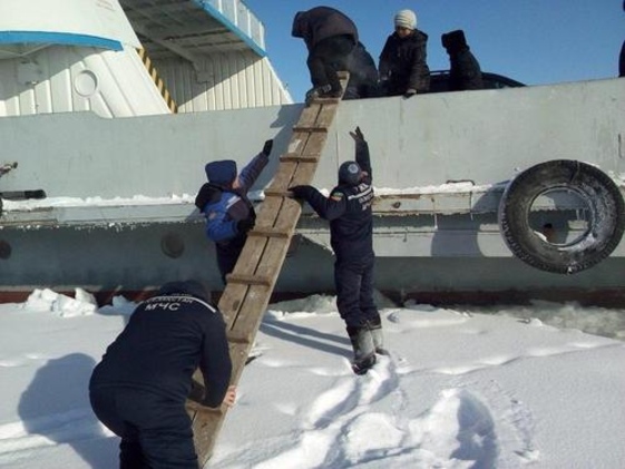 Остановился во льдах