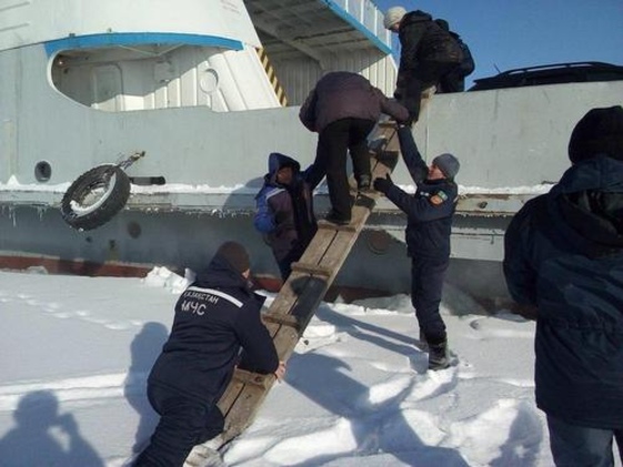 Остановился во льдах