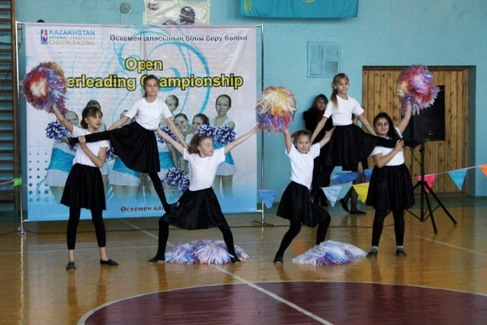 Гимназистки румяные