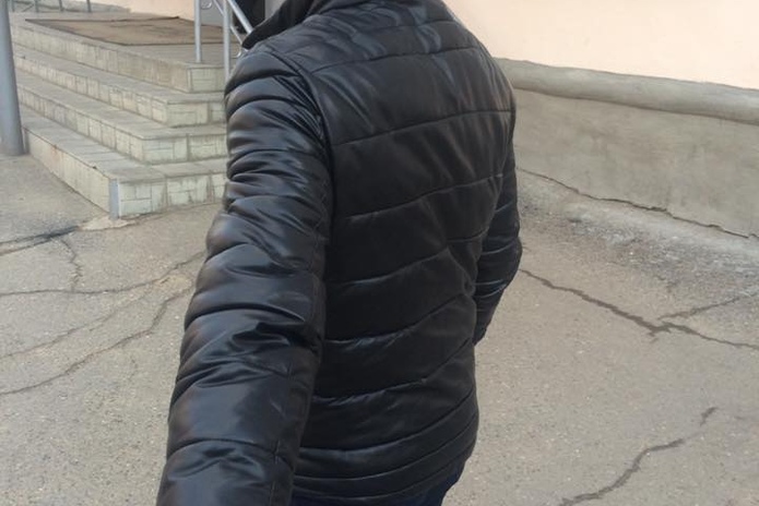 Ходят за руки