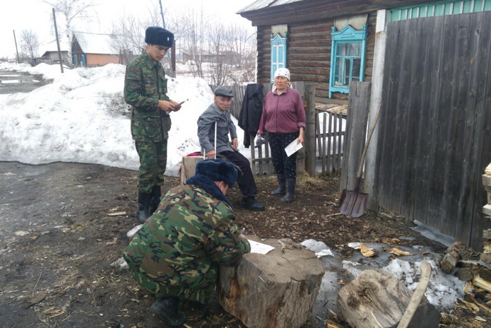 Следят за водой