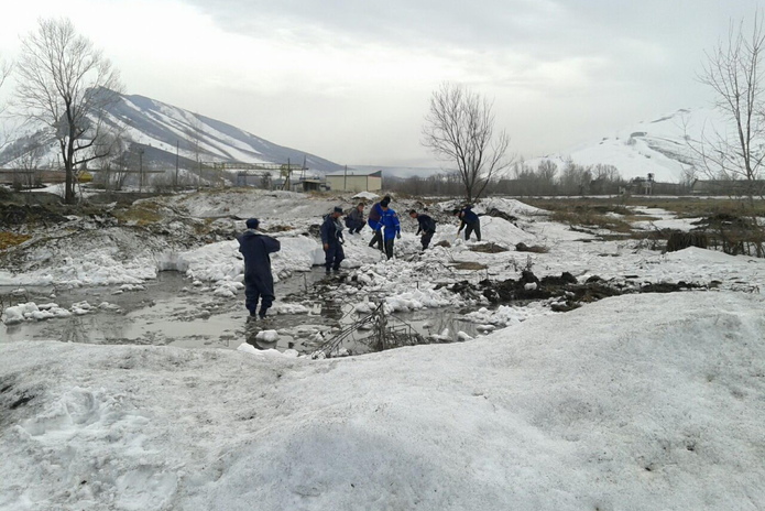 Следят за водой