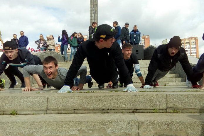 Отжимались до победного (+фото)