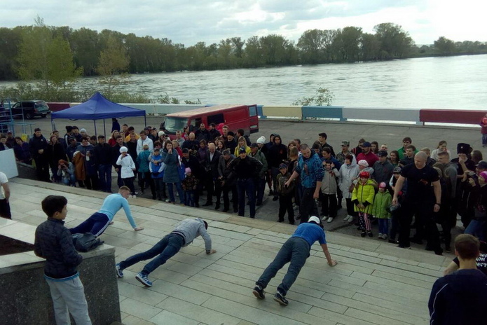 Отжимались до победного (+фото)