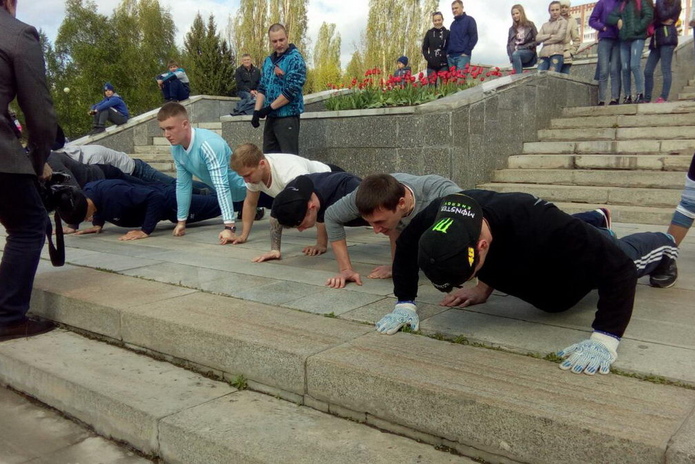 Отжимались до победного (+фото)