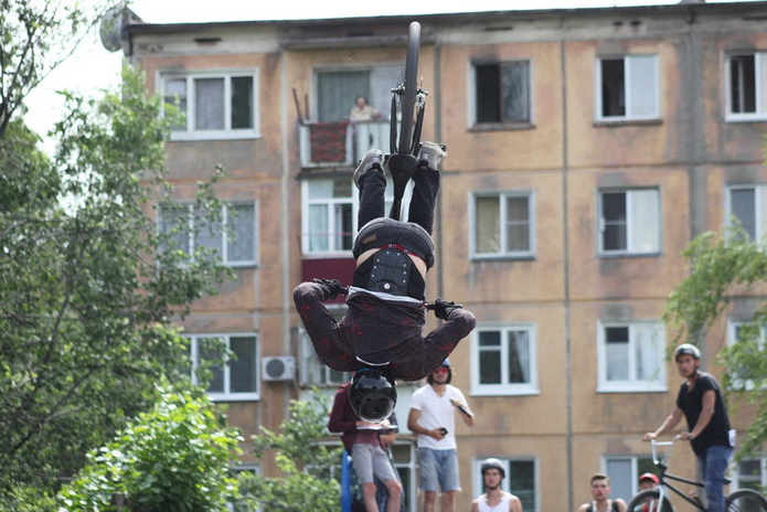 Вверх колёсами