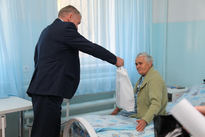 Поздравляют в больнице