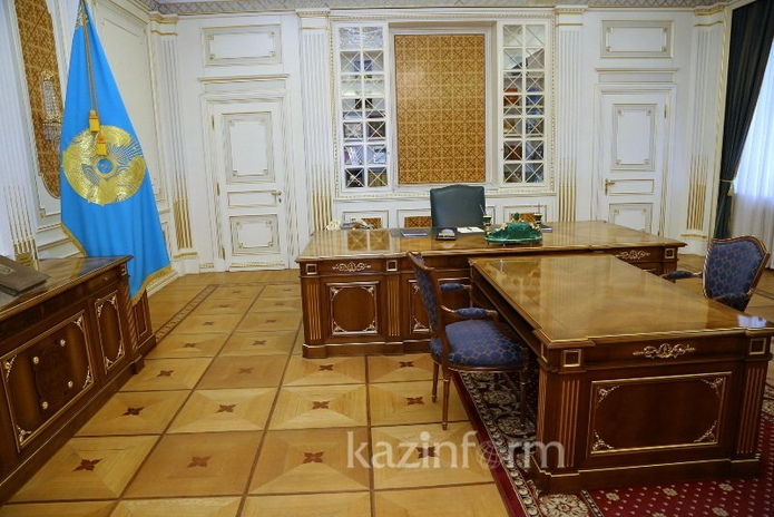 Где работает президент