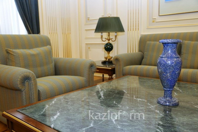 Где работает президент