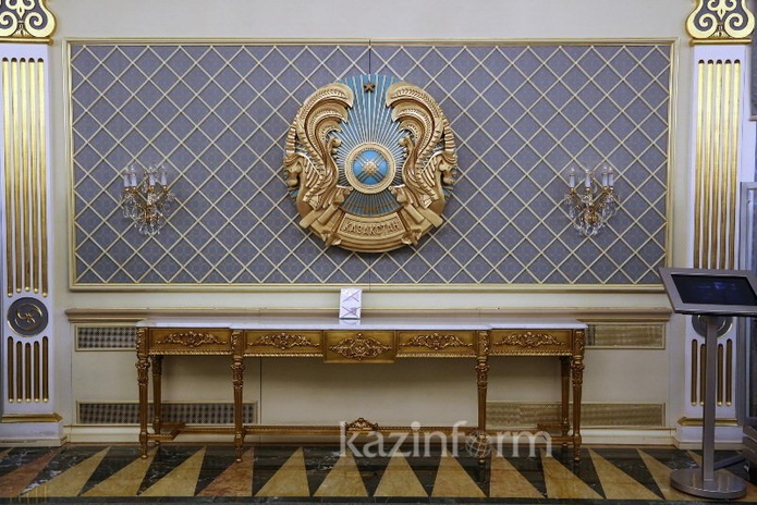 Где работает президент