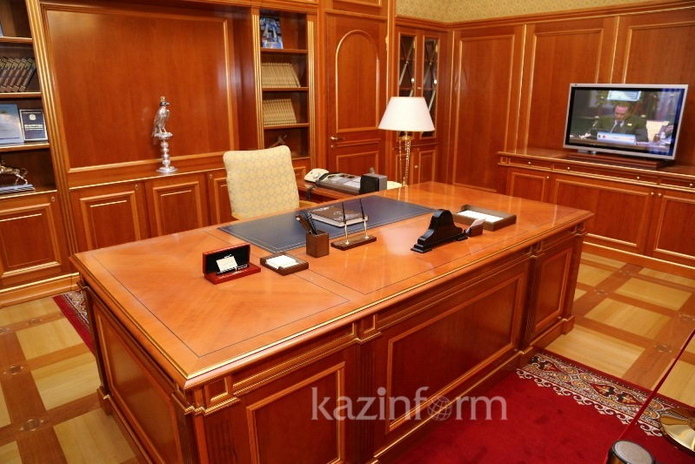 Где работает президент