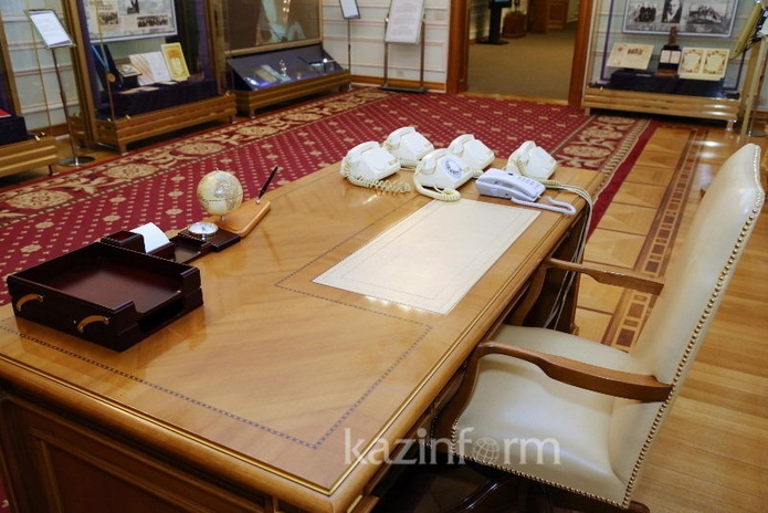 Где работает президент