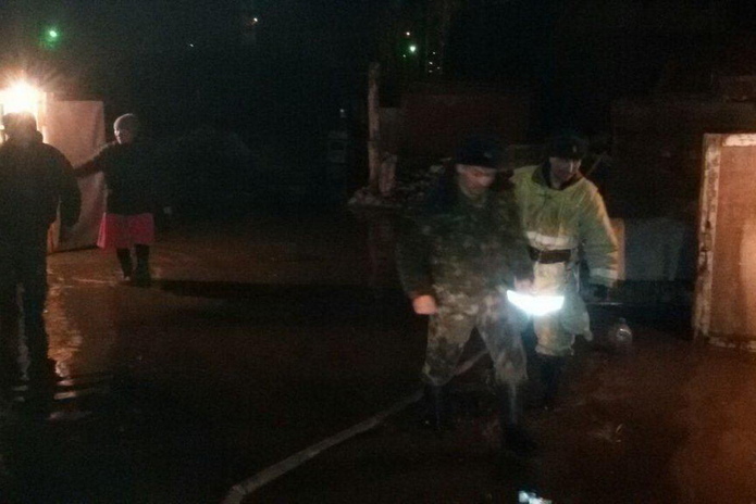Спасали дома
