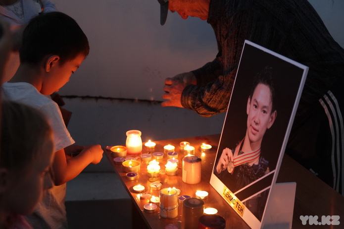 Цветы и свечи