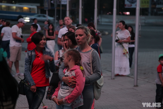 Цветы и свечи